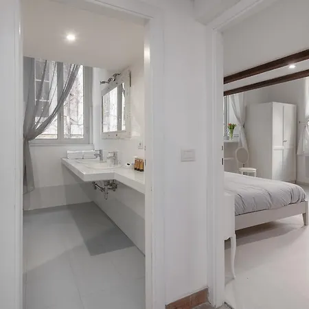 Antique-modern Flat By Navona Square Rome